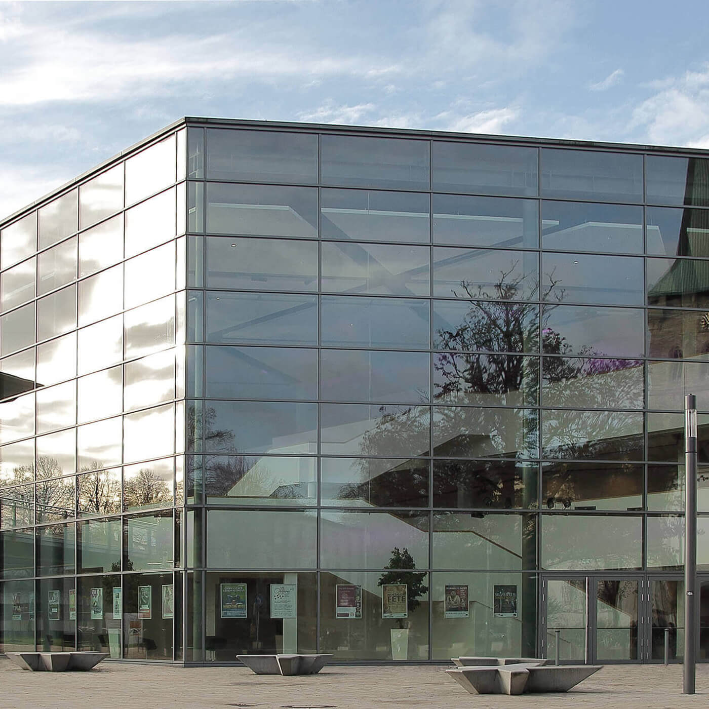 Glasfassade der OsnabrückHalle in Osnabrück