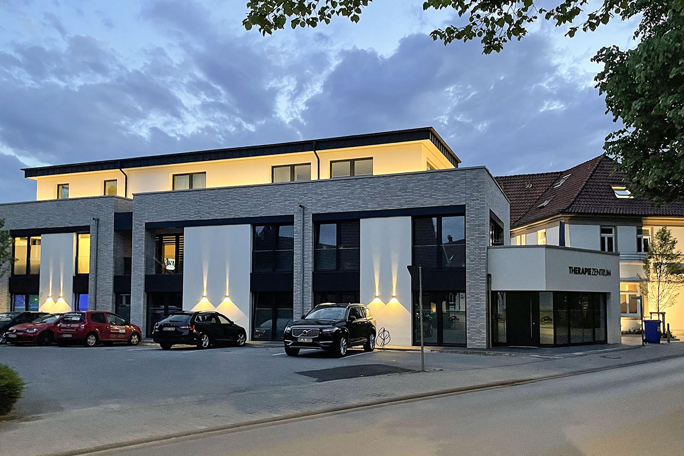 Neubau eines Therapiezentrums in Sassenberg Modernes Therapiezentrum in Münsterland | Lichtkonzept