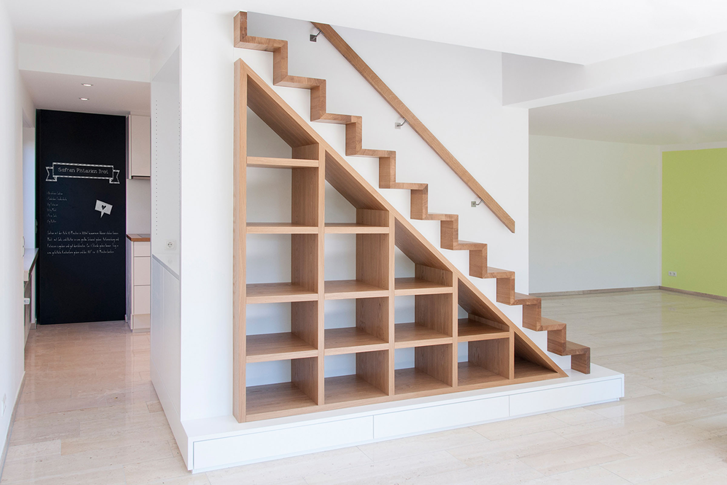 Moderne Treppenanlage mit Stauraum | Möbeldesign, Innenarchitektur