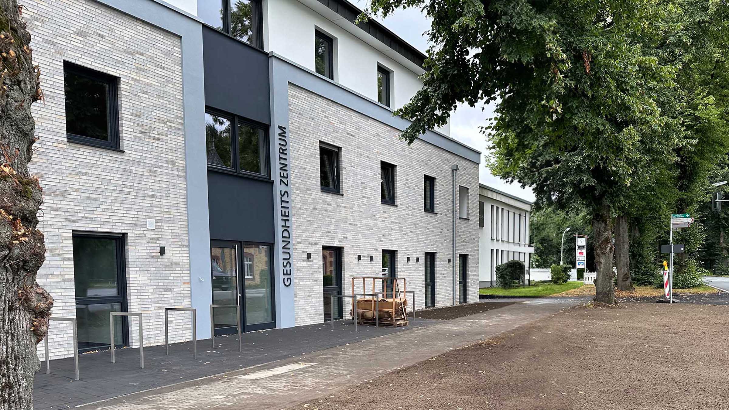 Gesundheitszentrum in Marienfeld mit moderner Klinkerfassade